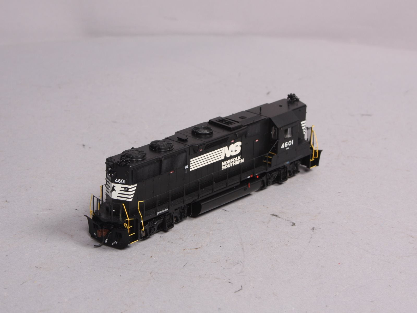 Athearn G40868 HO GP49 w/DCC & Sound, NS #4601