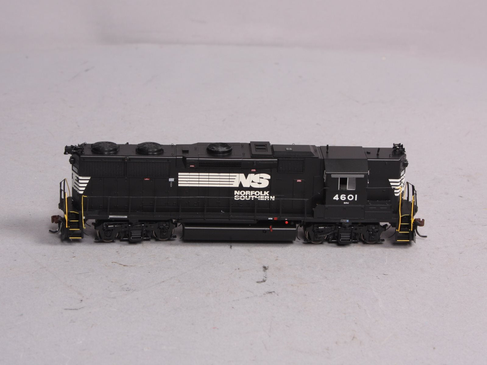 Athearn G40868 HO GP49 w/DCC & Sound, NS #4601