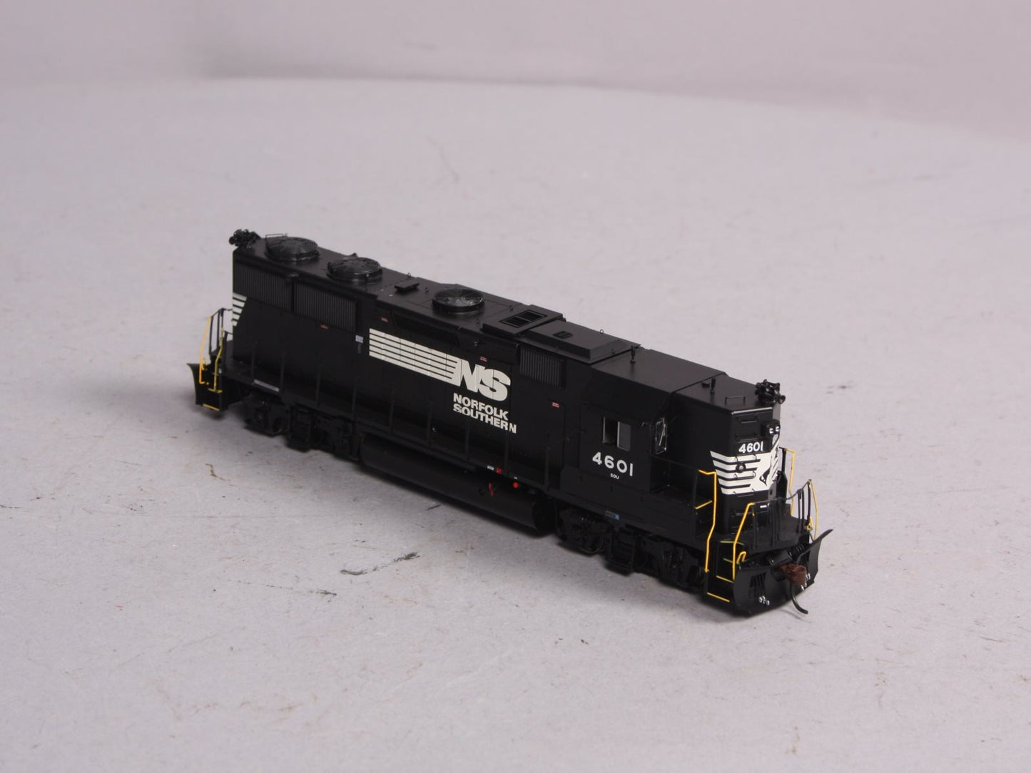Athearn G40868 HO GP49 w/DCC & Sound, NS #4601