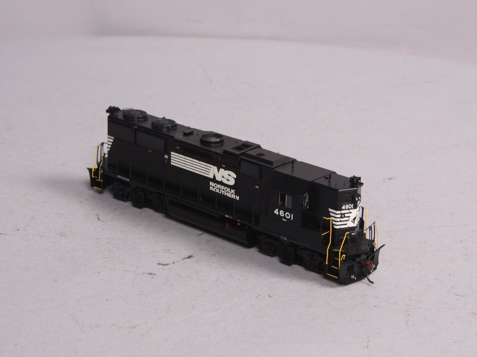 Athearn G40868 HO GP49 w/DCC & Sound, NS #4601