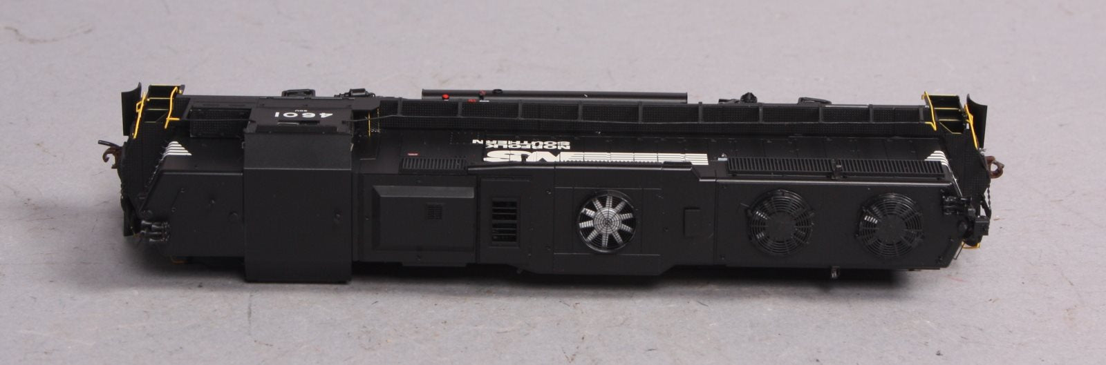 Athearn G40868 HO GP49 w/DCC & Sound, NS #4601