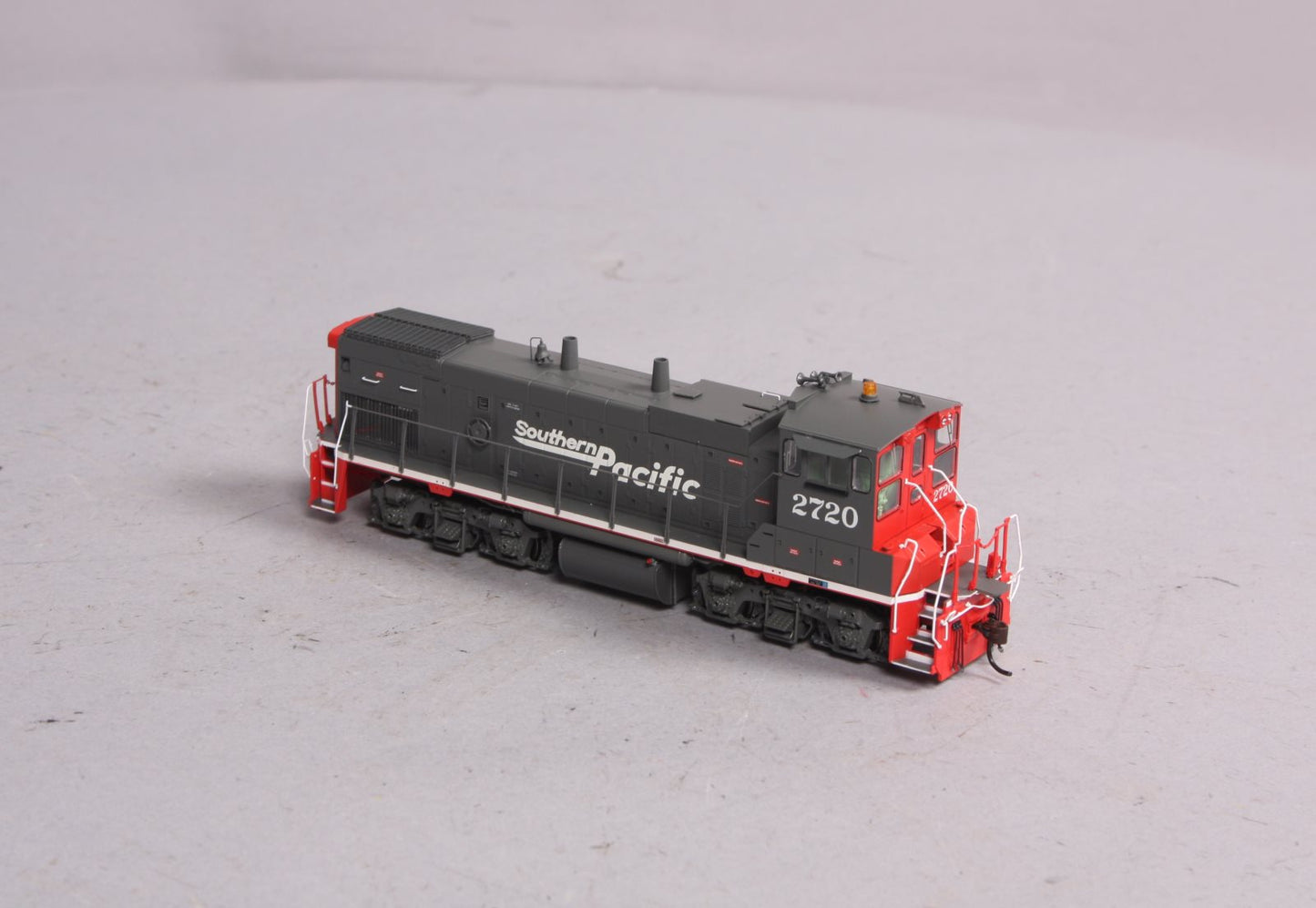 Athearn G66092 HO Southern Pacific MP15-AC Diesel Locomotive #2720