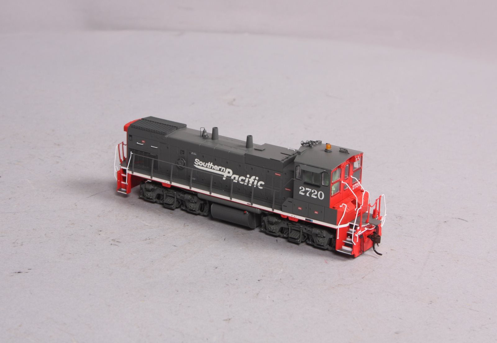 Athearn G66092 HO Southern Pacific MP15-AC Diesel Locomotive #2720
