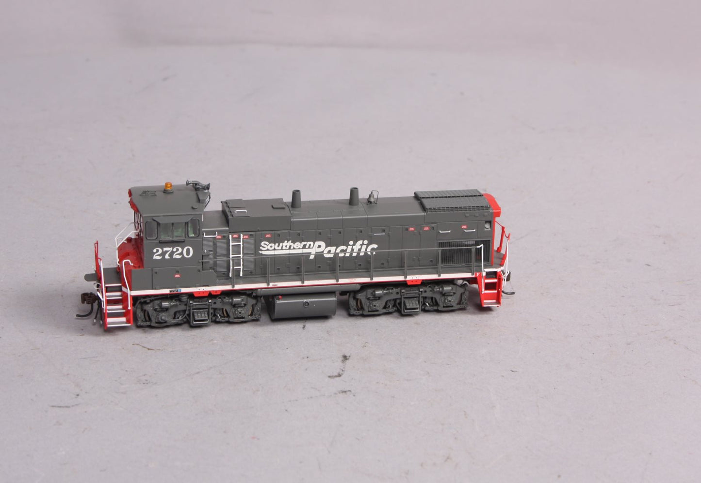 Athearn G66092 HO Southern Pacific MP15-AC Diesel Locomotive #2720