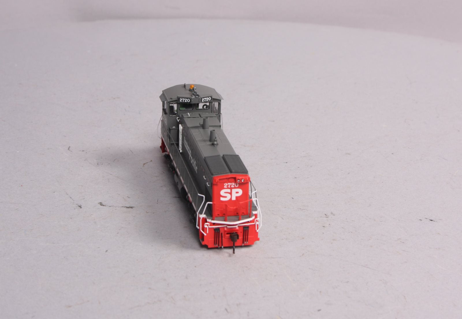 Athearn G66092 HO Southern Pacific MP15-AC Diesel Locomotive #2720
