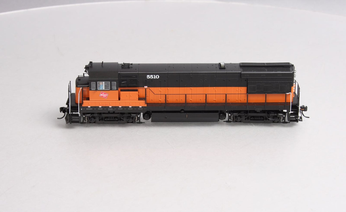 Walthers 920-41663 GE U28B U30B MILW #5510
