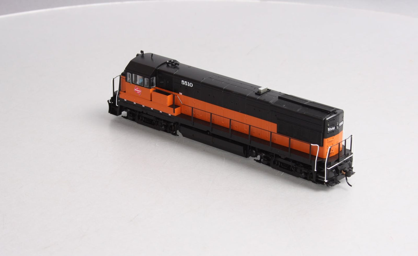 Walthers 920-41663 GE U28B U30B MILW #5510