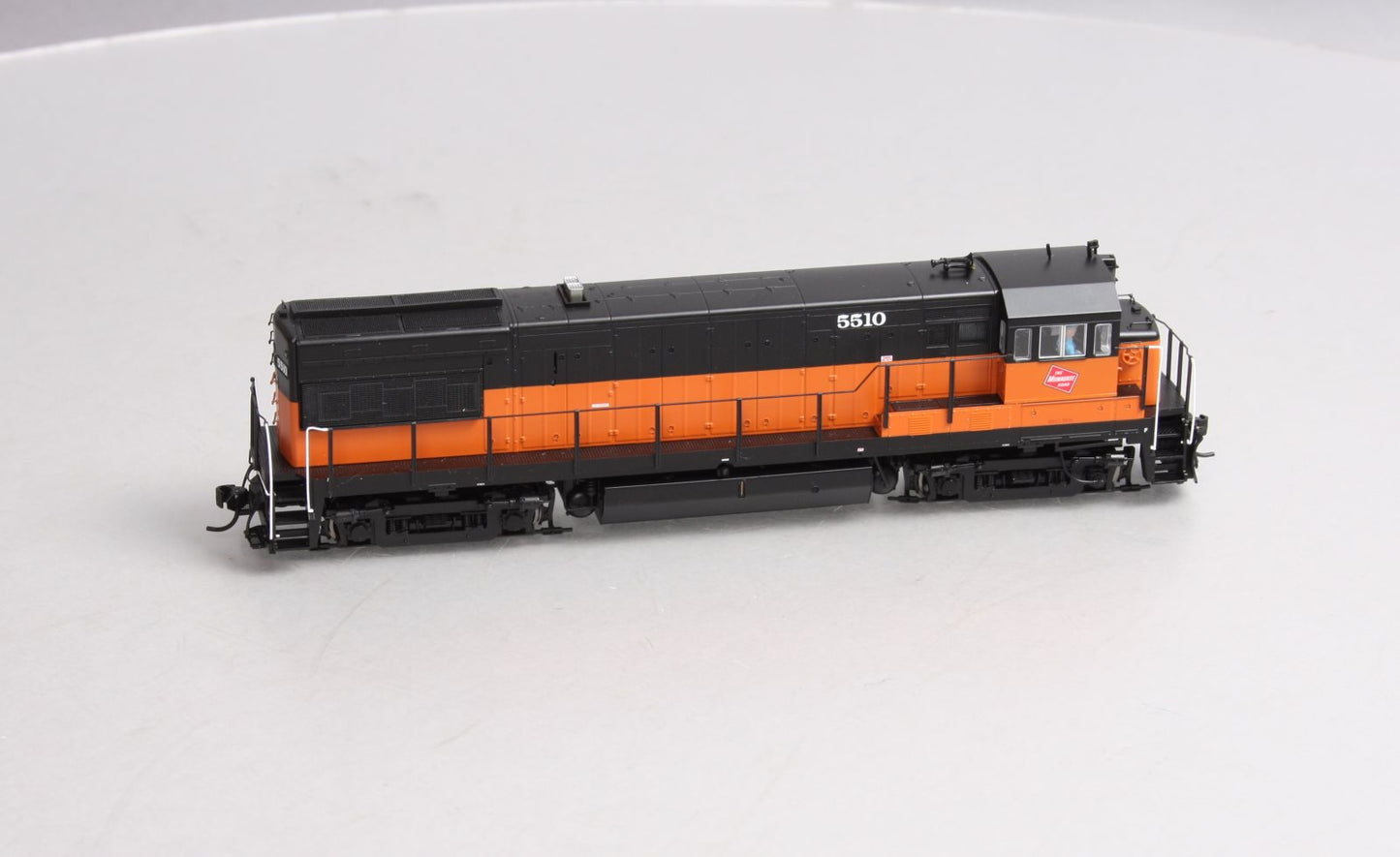 Walthers 920-41663 GE U28B U30B MILW #5510