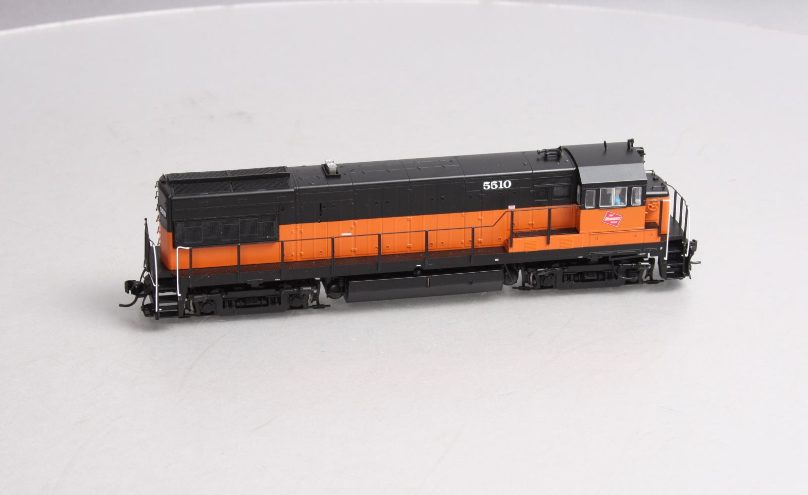 Walthers 920-41663 GE U28B U30B MILW #5510
