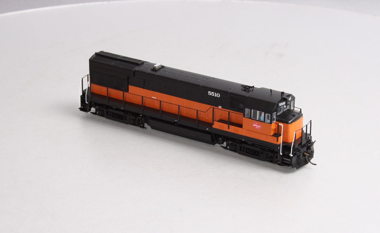 Walthers 920-41663 GE U28B U30B MILW #5510