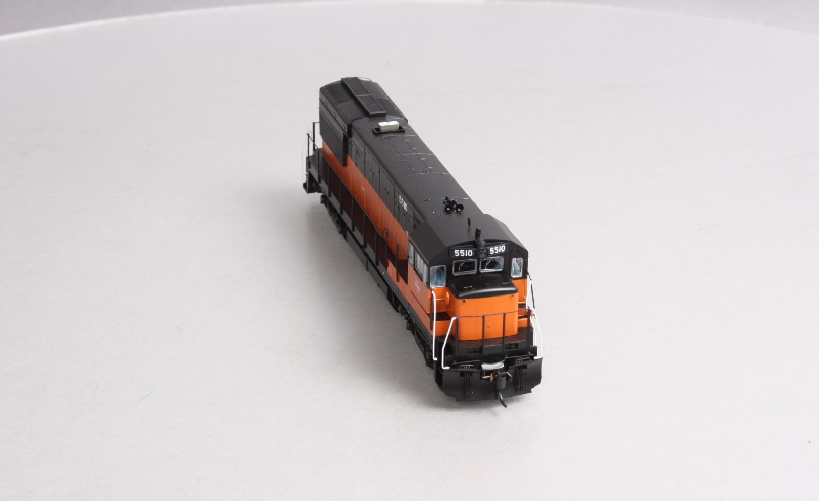 Walthers 920-41663 GE U28B U30B MILW #5510