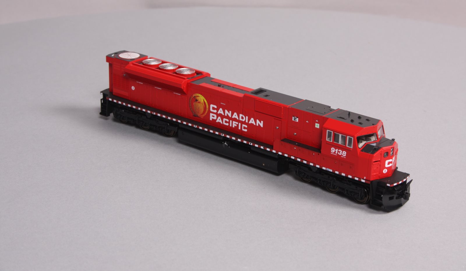 Kato 37-6364 HO Canadian Pacific EMD SD90/43MAC Diesel Locomotive #9138