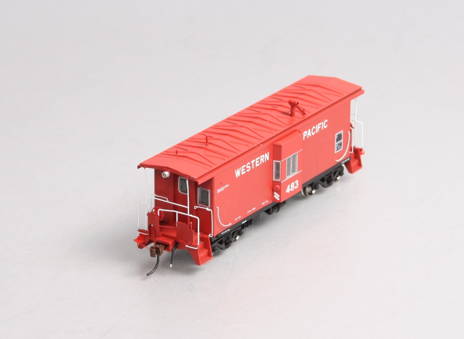 Athearn G63032 HO Genesis Western Pacific 481 Bay Window Caboose W/Lights#483