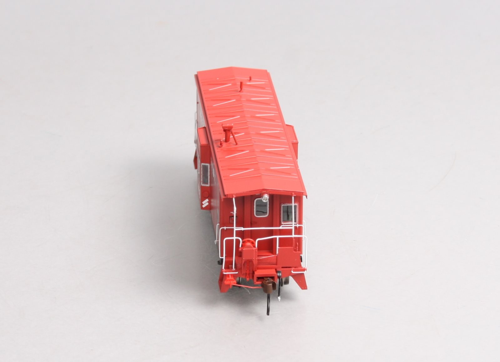 Athearn G63035 HO Genesis Western Pacific Bay Window Caboose W/Lights #486