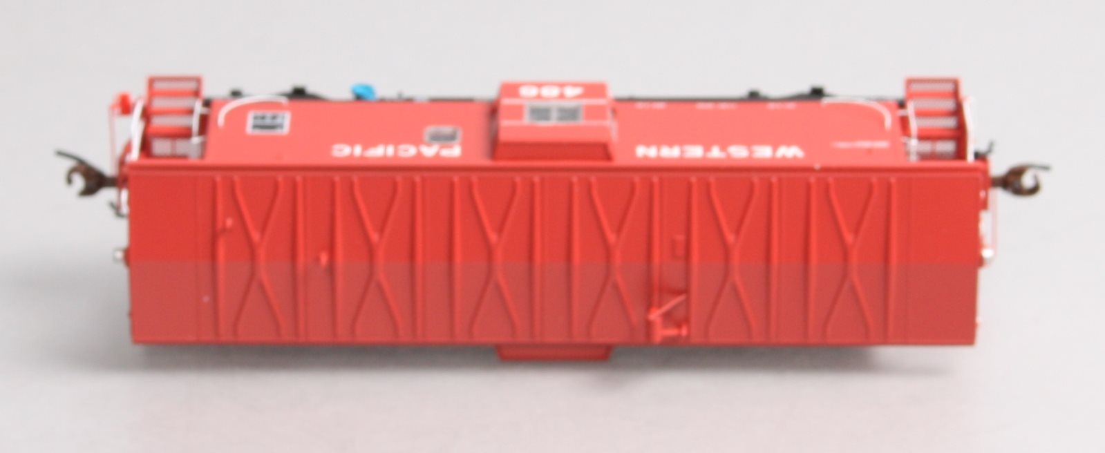 Athearn G63035 HO Genesis Western Pacific Bay Window Caboose W/Lights #486