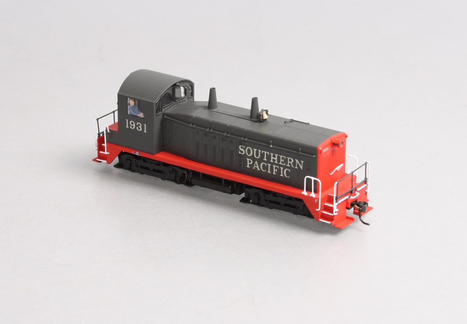 Broadway Limited 640 HO Southern Pacific Diesel EMD NW2 Phase V Switcher #1931