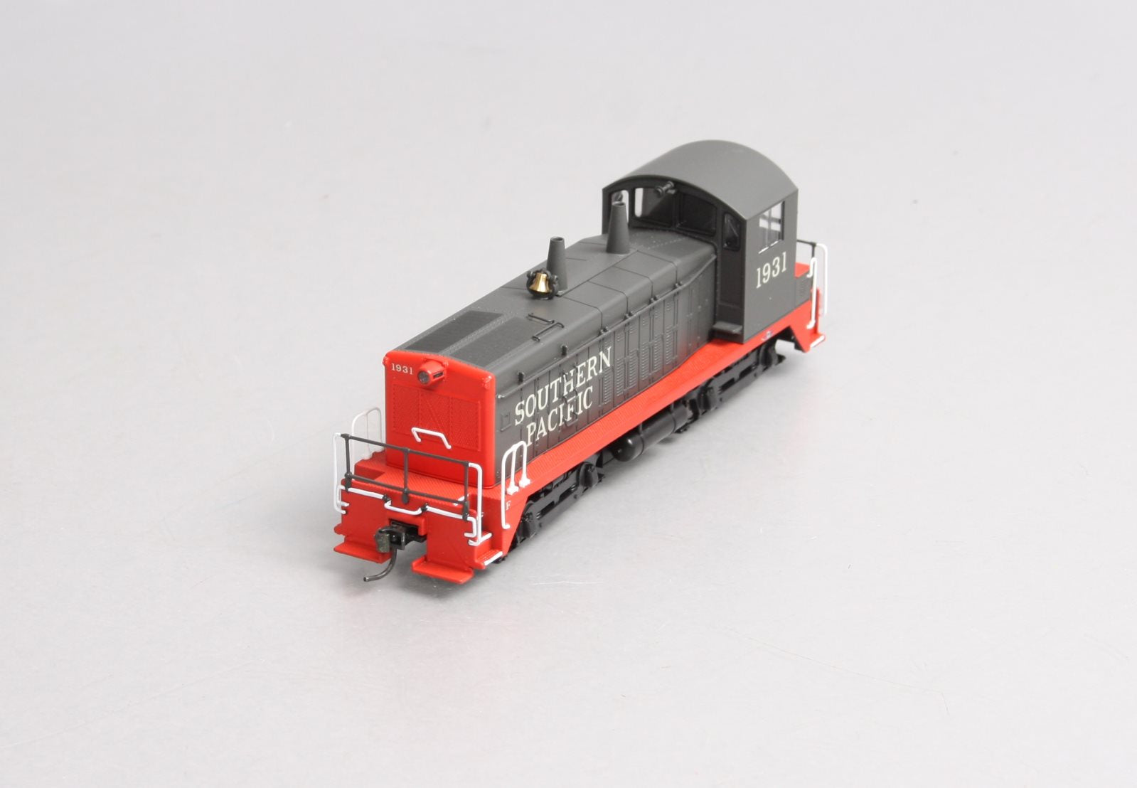 Broadway Limited 640 HO Southern Pacific Diesel EMD NW2 Phase V Switcher #1931