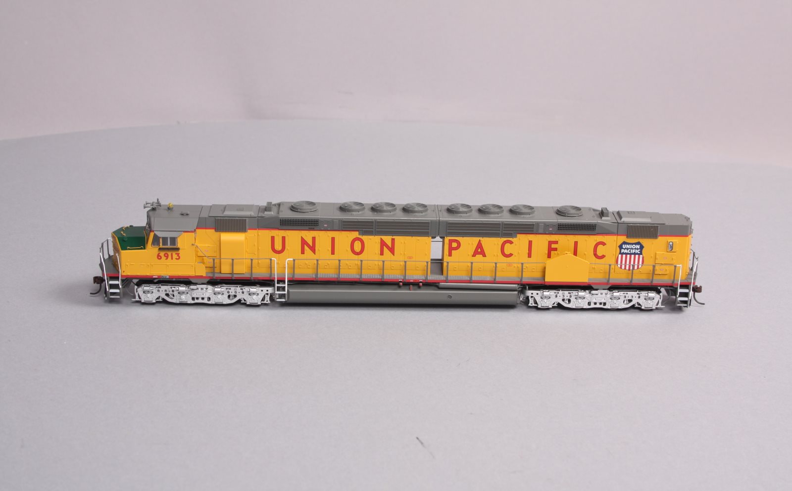 Athearn G69555 HO DDA40X w/DCC & Sound, UP #6913