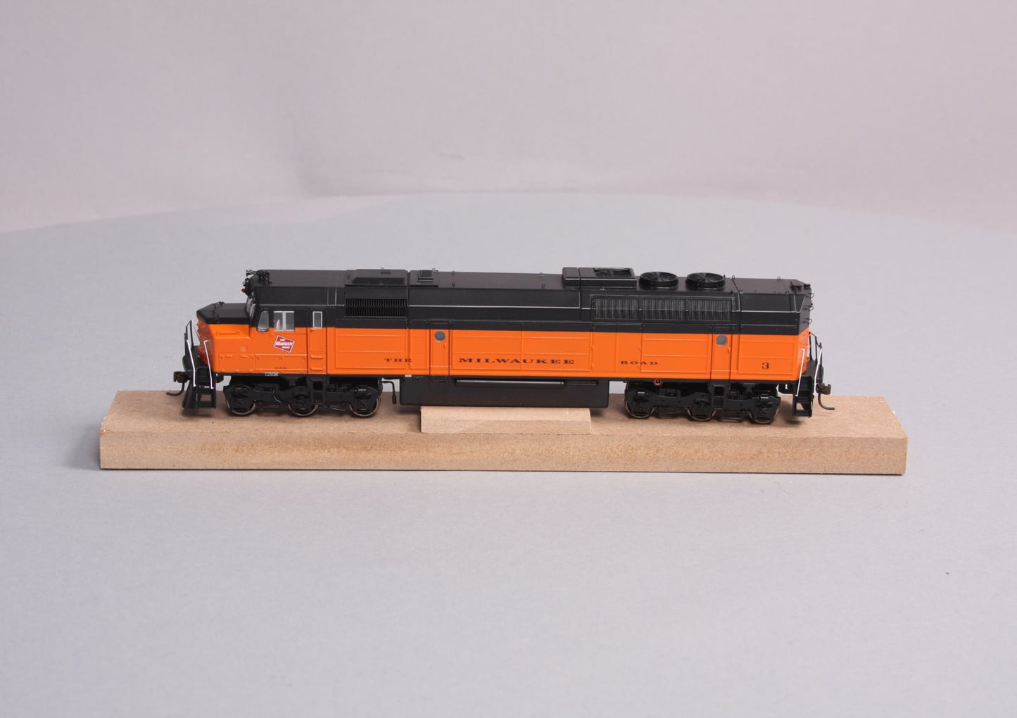 Athearn G67629 HO Milwaukee Road FP45 Diesel Locomotive with DCC & Sound #3