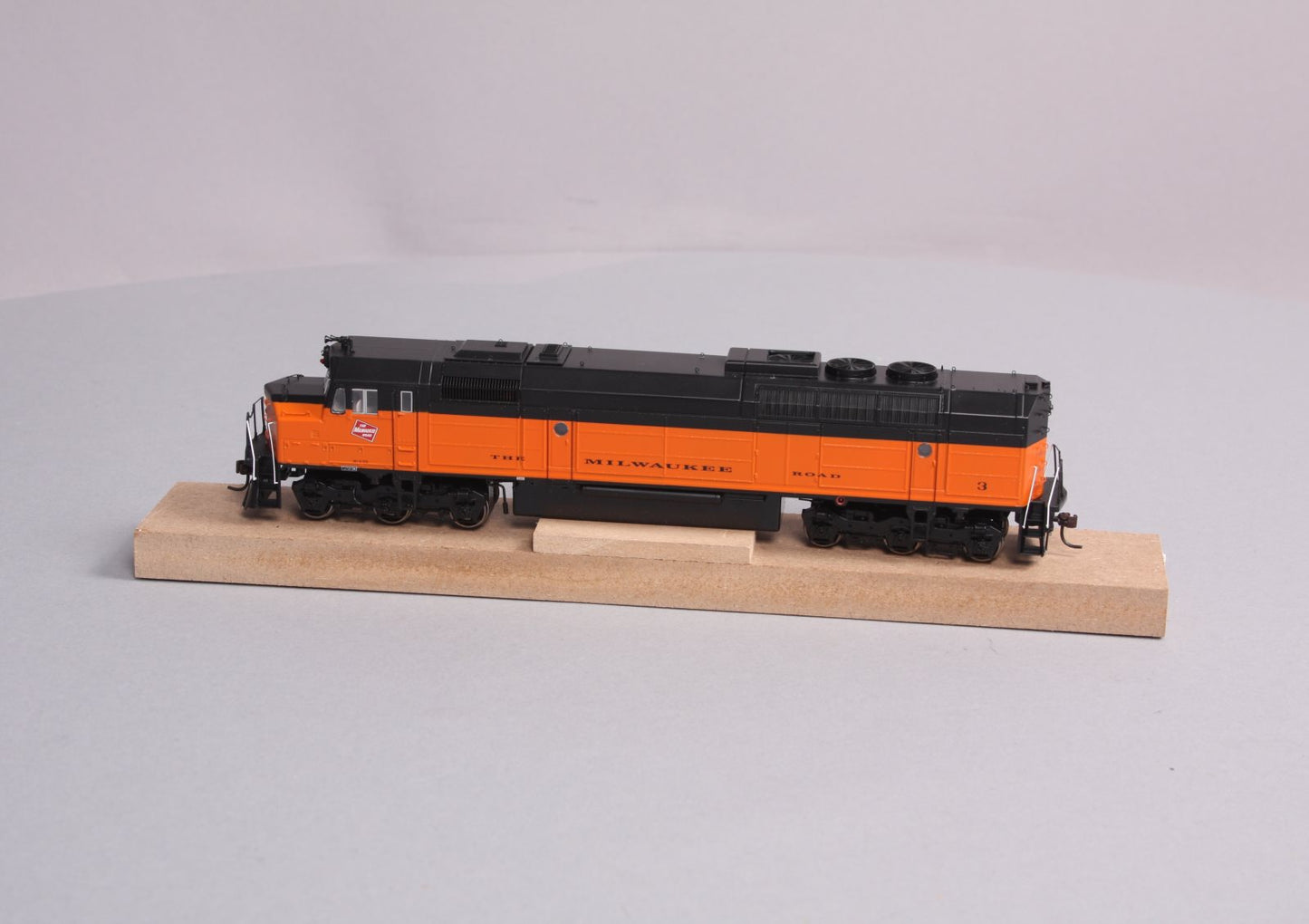 Athearn G67629 HO Milwaukee Road FP45 Diesel Locomotive with DCC & Sound #3