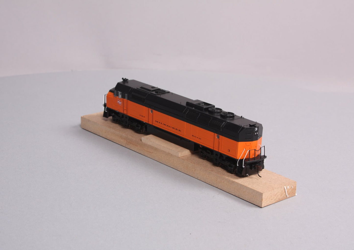 Athearn G67629 HO Milwaukee Road FP45 Diesel Locomotive with DCC & Sound #3