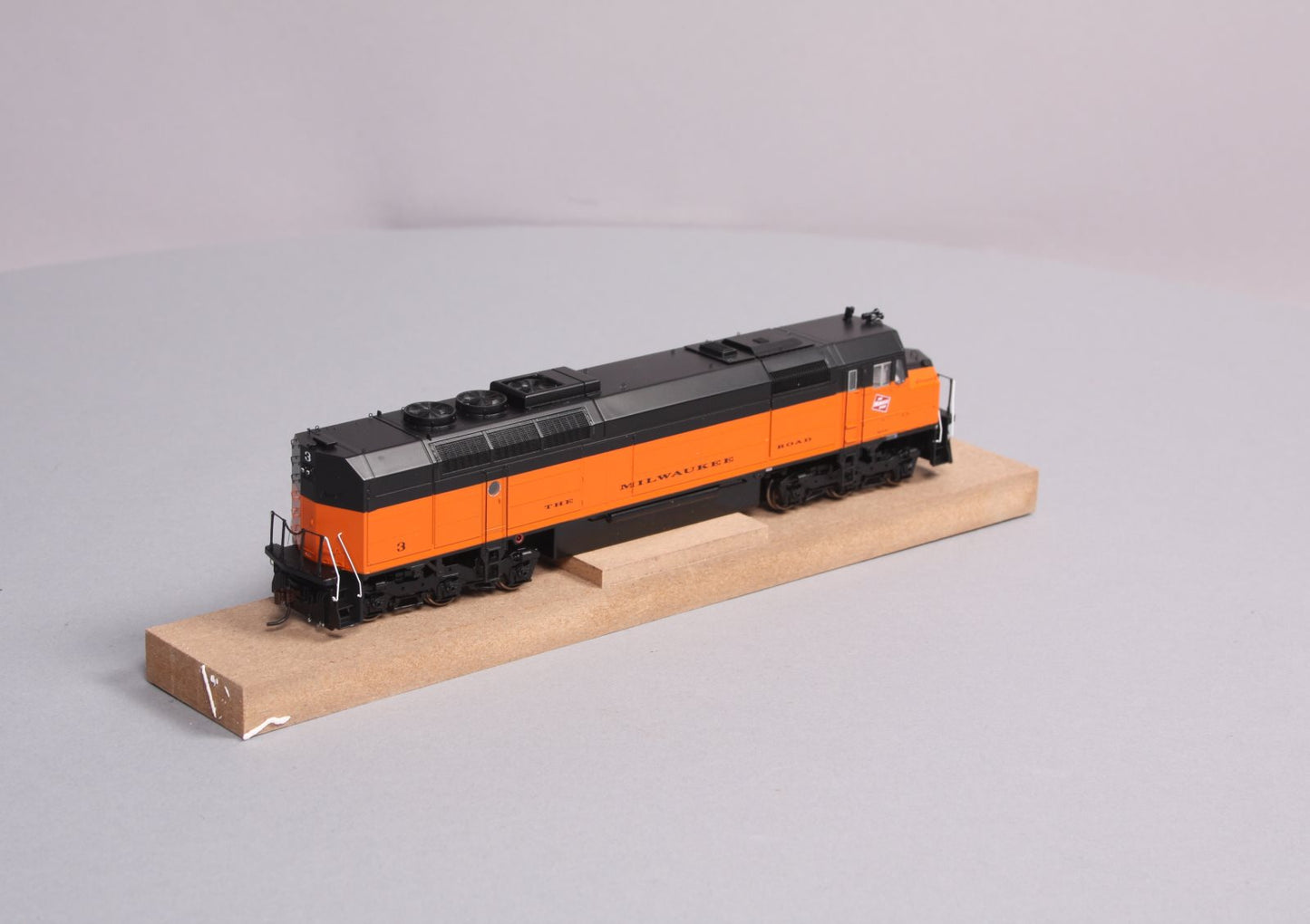 Athearn G67629 HO Milwaukee Road FP45 Diesel Locomotive with DCC & Sound #3
