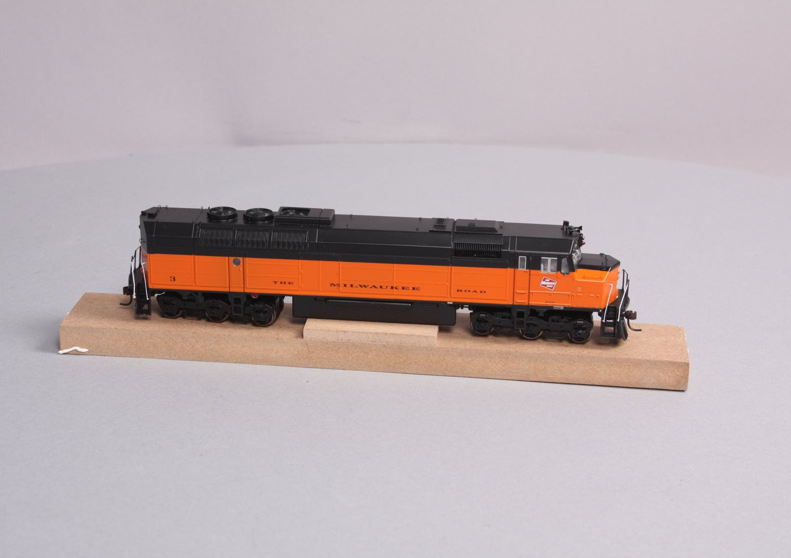 Athearn G67629 HO Milwaukee Road FP45 Diesel Locomotive with DCC & Sound #3