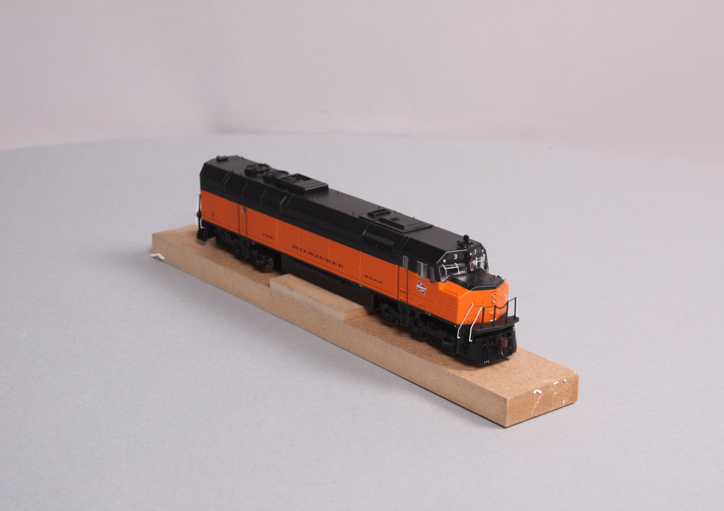 Athearn G67629 HO Milwaukee Road FP45 Diesel Locomotive with DCC & Sound #3