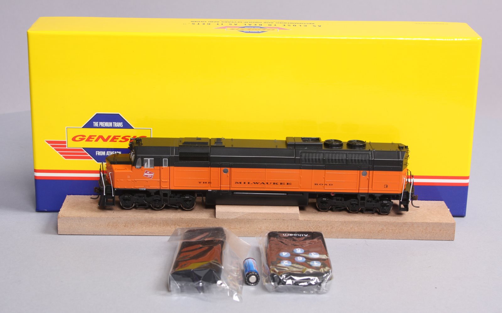 Athearn G67629 HO Milwaukee Road FP45 Diesel Locomotive with DCC & Sound #3
