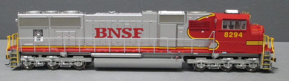 Athearn G62214 HO BNSF/Warbonnet SD75I Diesel Locomotive #8294
