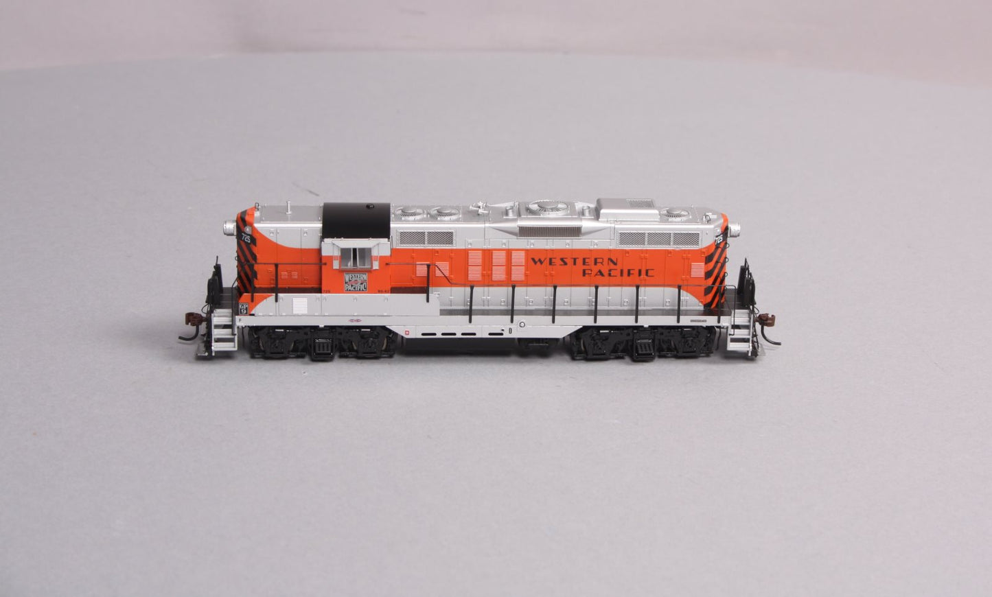 Athearn G62447 HO Western Pacific GP9 Diesel Locomotive #725