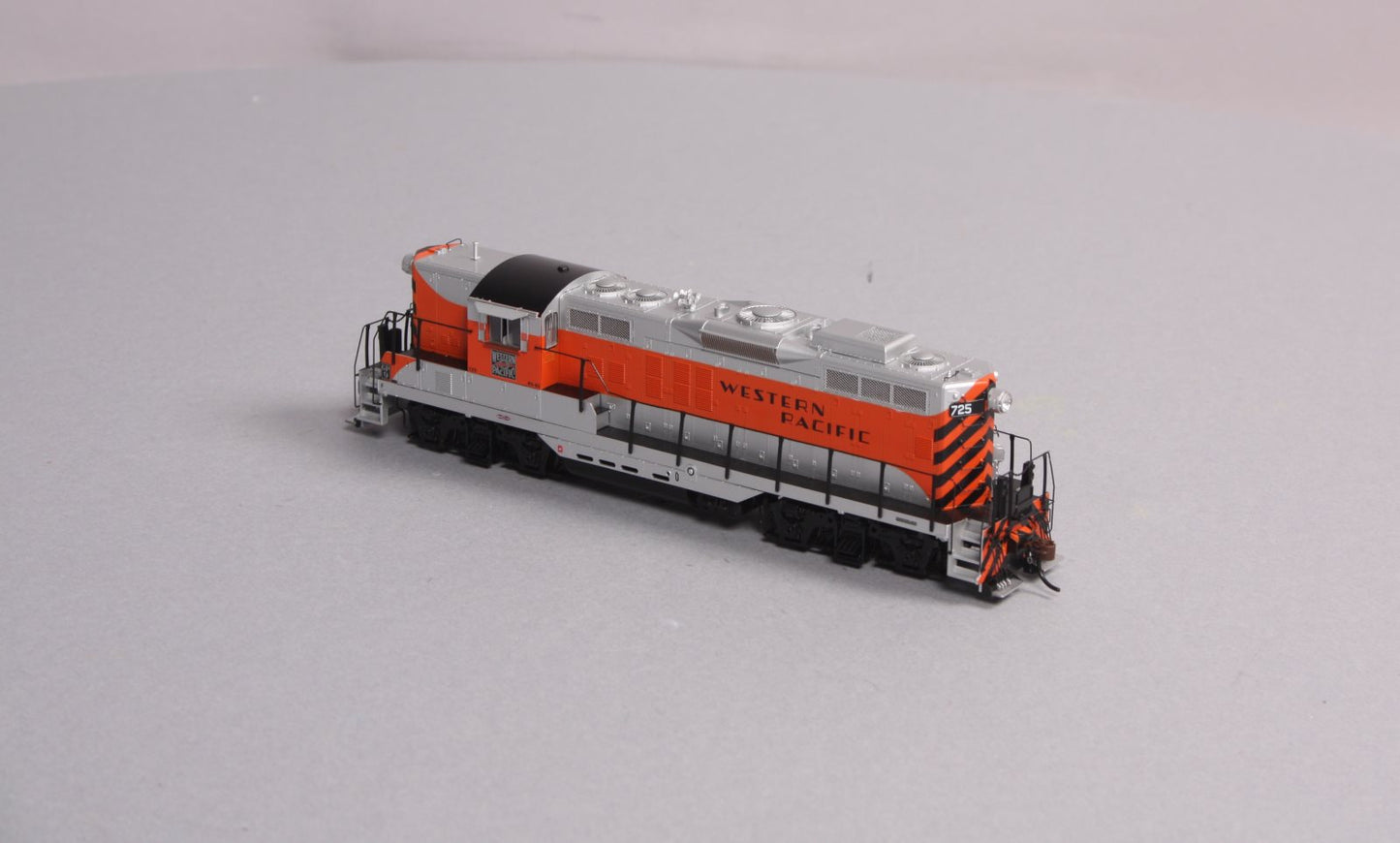 Athearn G62447 HO Western Pacific GP9 Diesel Locomotive #725