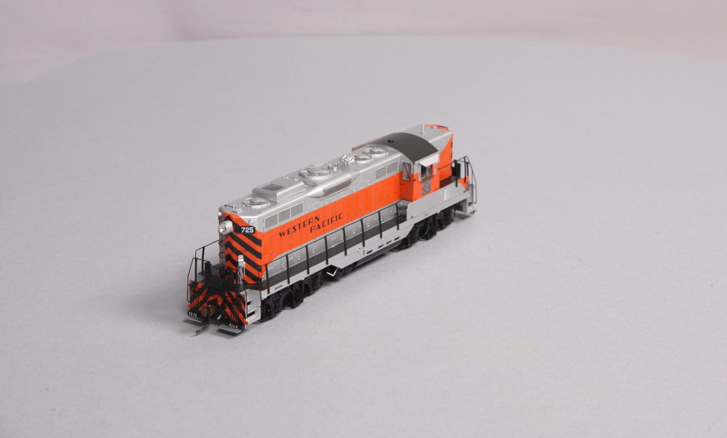 Athearn G62447 HO Western Pacific GP9 Diesel Locomotive #725