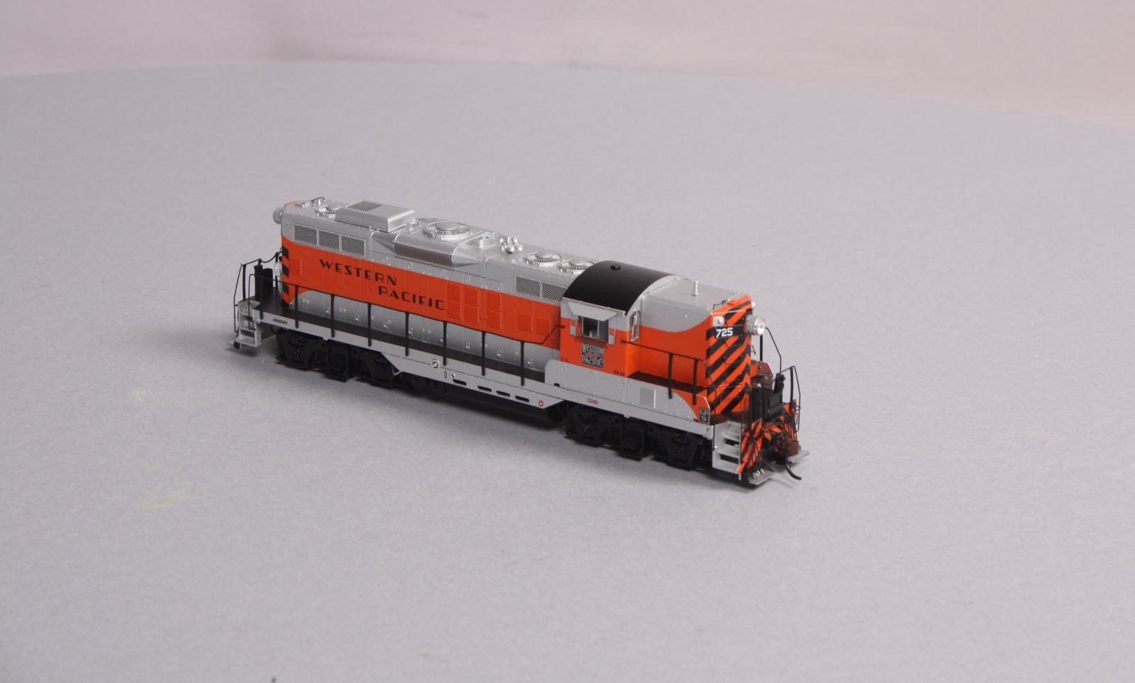 Athearn G62447 HO Western Pacific GP9 Diesel Locomotive #725