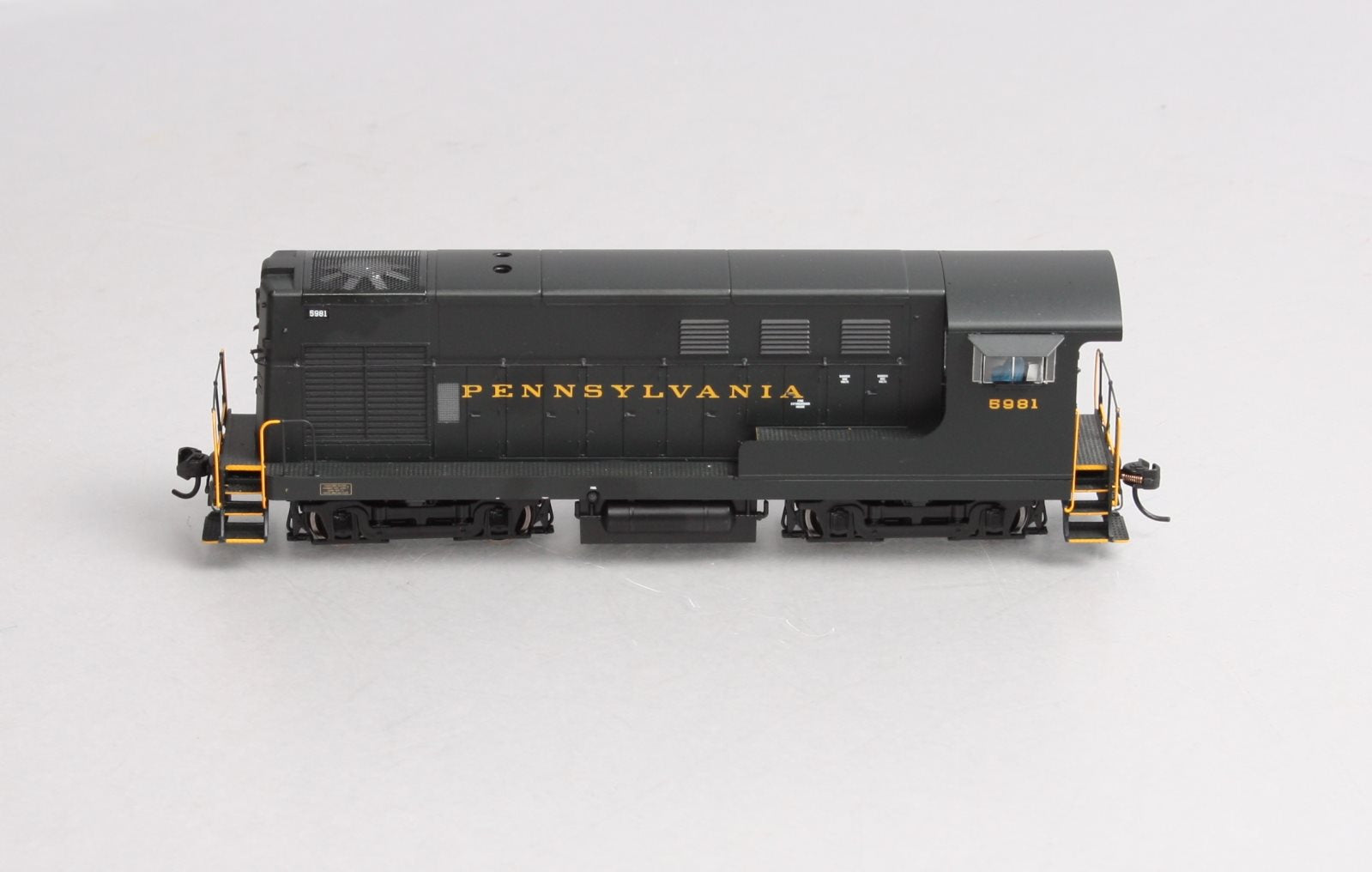 Walthers 920-47831 HO PRR Fairbanks-Morse H10-44 - Standard DC #5981