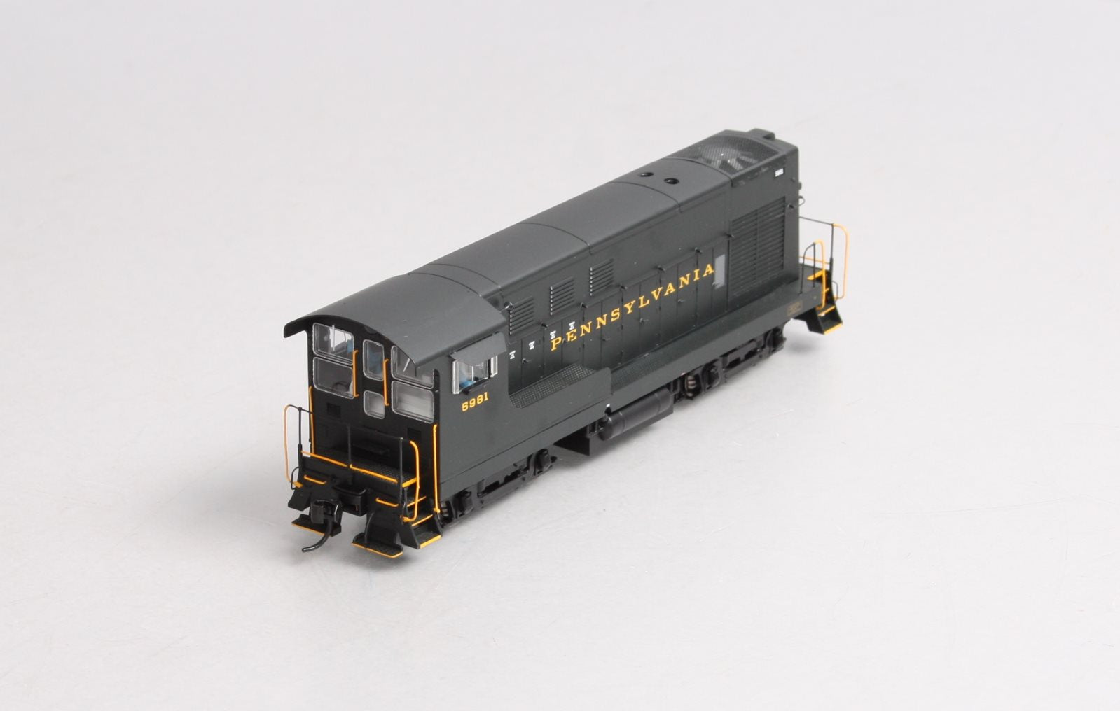 Walthers 920-47831 HO PRR Fairbanks-Morse H10-44 - Standard DC #5981