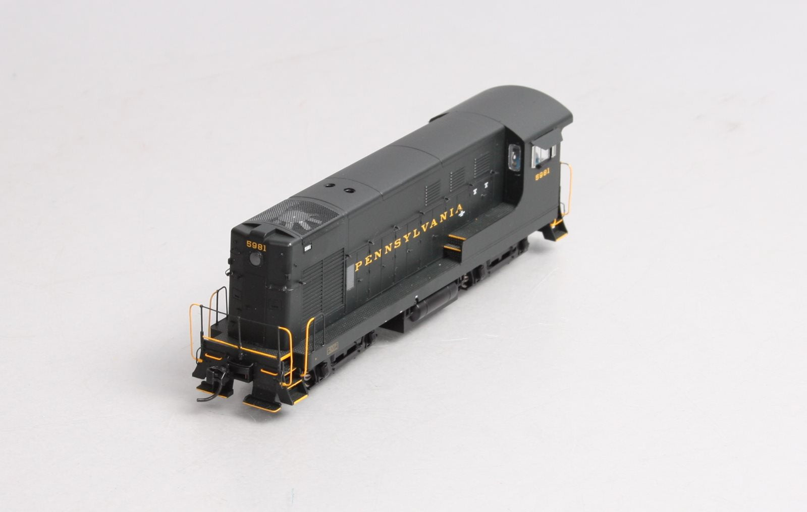 Walthers 920-47831 HO PRR Fairbanks-Morse H10-44 - Standard DC #5981