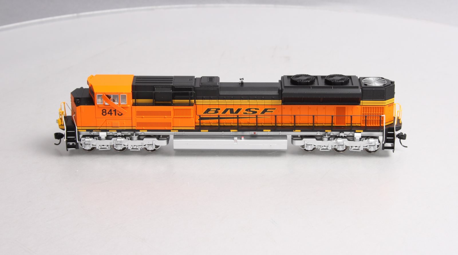 Walthers 910-19827 HO Bur Northern Santa Fe EMD SD70ACe w/Sound & DCC #8413