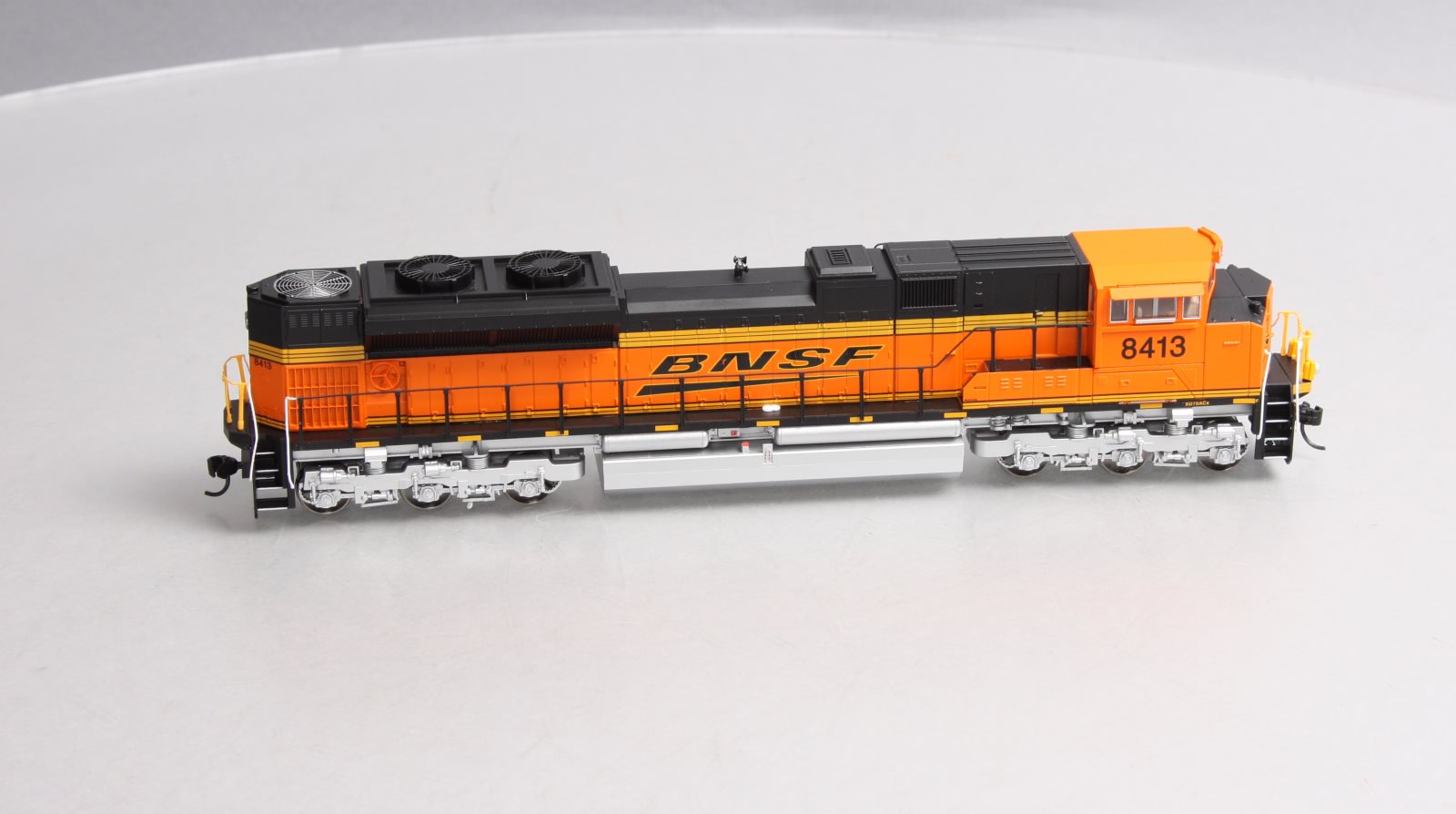 Walthers 910-19827 HO Bur Northern Santa Fe EMD SD70ACe w/Sound & DCC #8413
