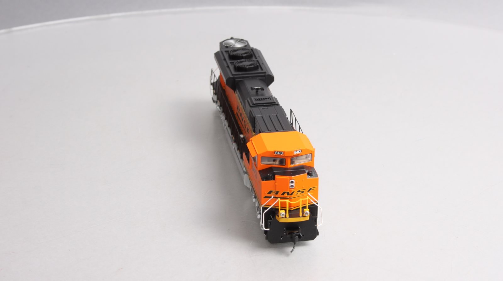Walthers 910-19827 HO Bur Northern Santa Fe EMD SD70ACe w/Sound & DCC #8413