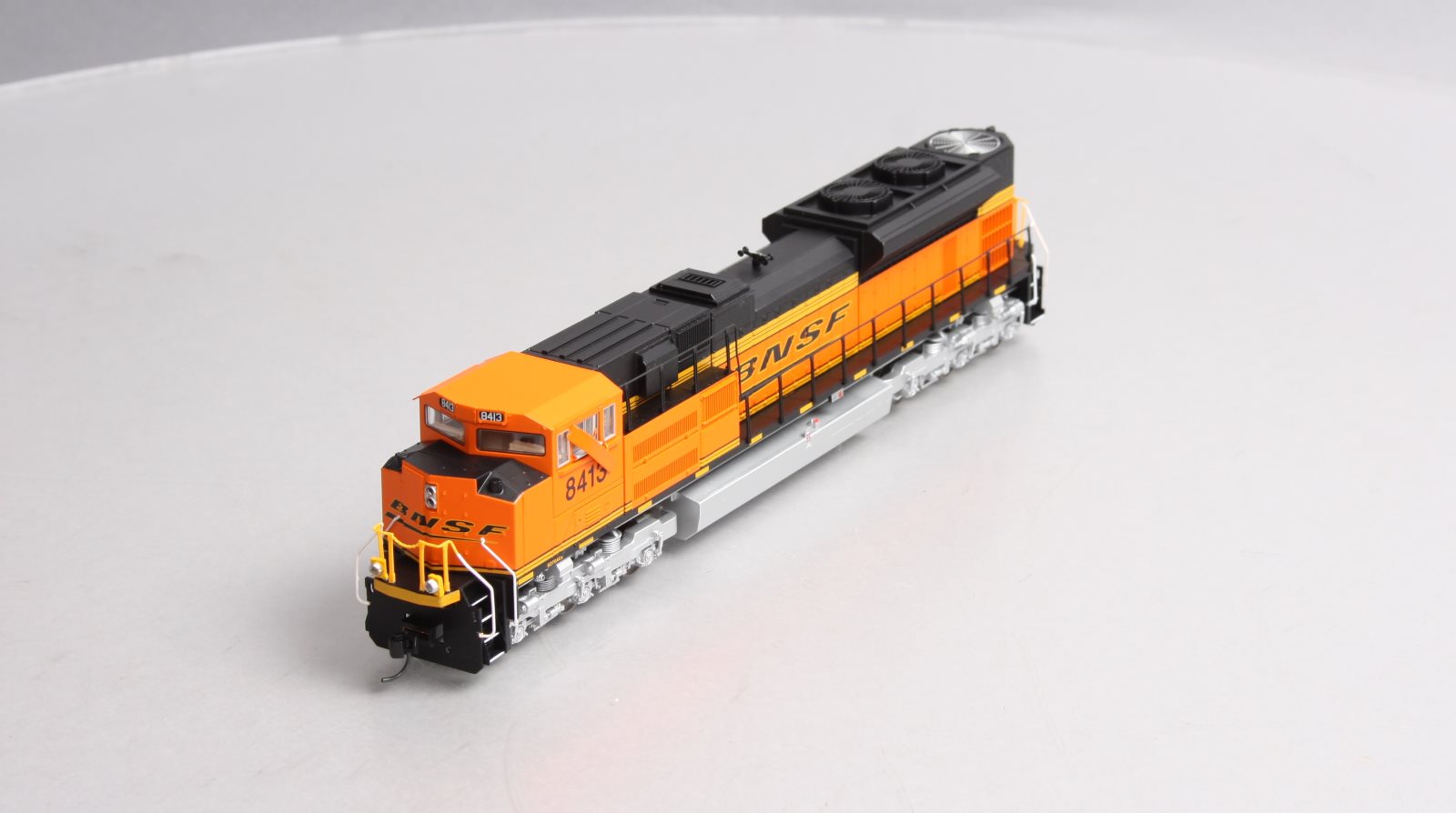 Walthers 910-19827 HO Bur Northern Santa Fe EMD SD70ACe w/Sound & DCC #8413