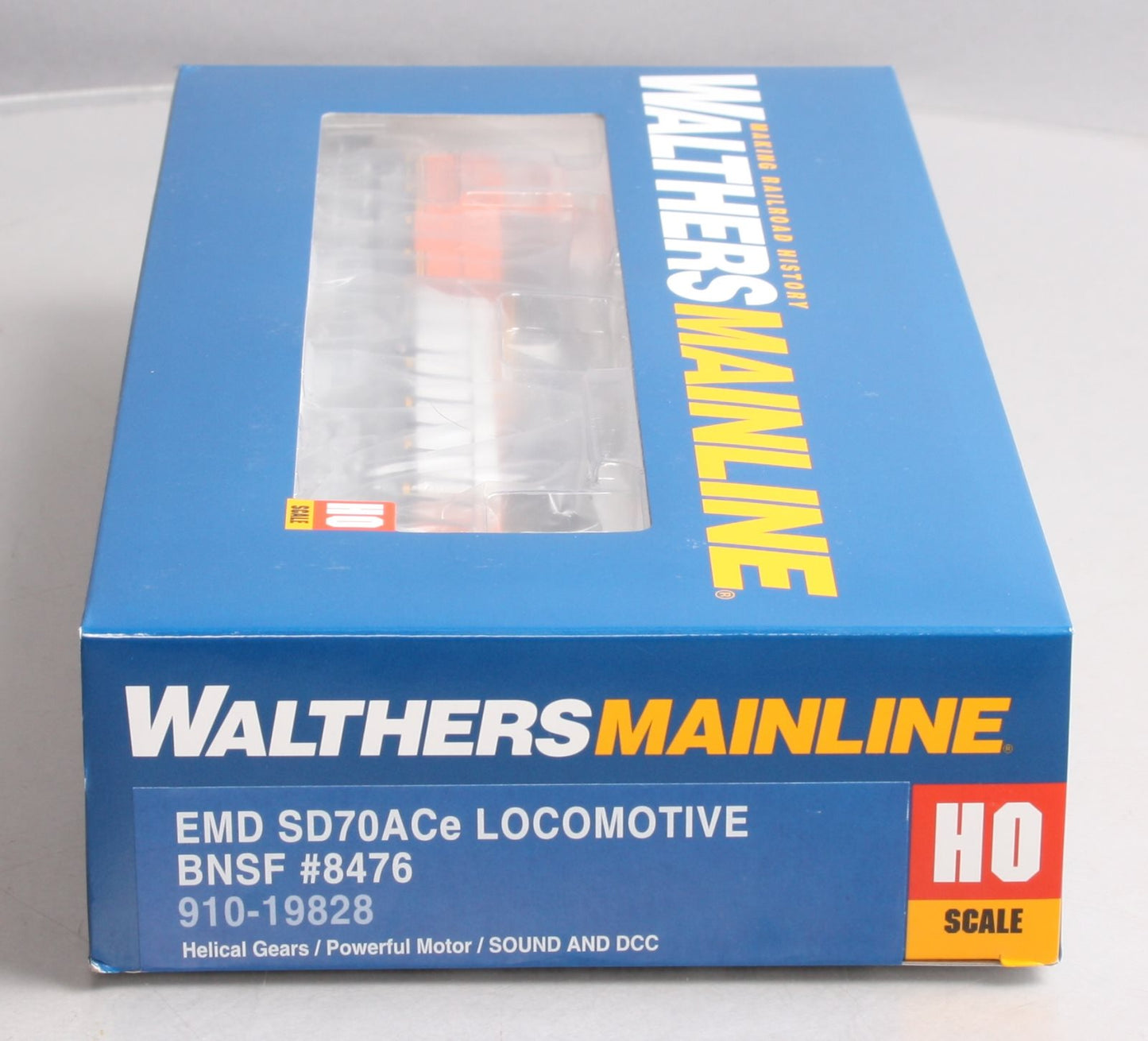 Walthers 910-19828 HO Bur Northern Santa Fe EMD SD70ACe w/Sound & DCC #8476