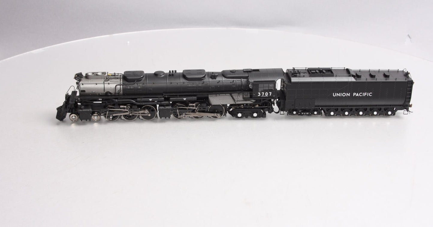 Athearn G97223 HO UP Challenger 4-6-6-4 Steam Locomotive w/DCC & Sound #3707