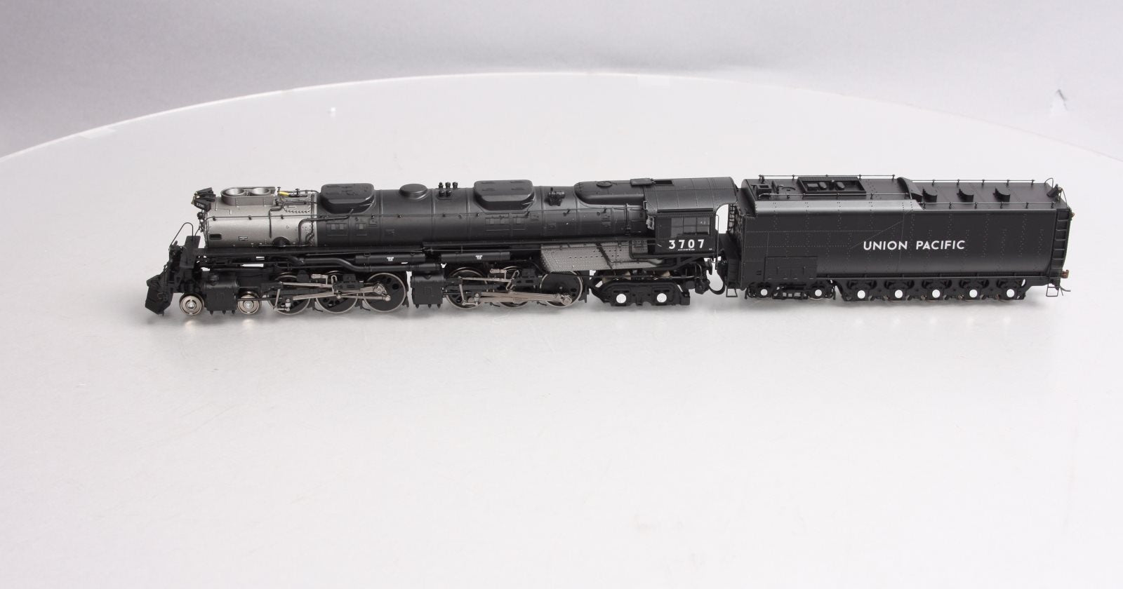 Athearn G97223 HO UP Challenger 4-6-6-4 Steam Locomotive w/DCC & Sound #3707