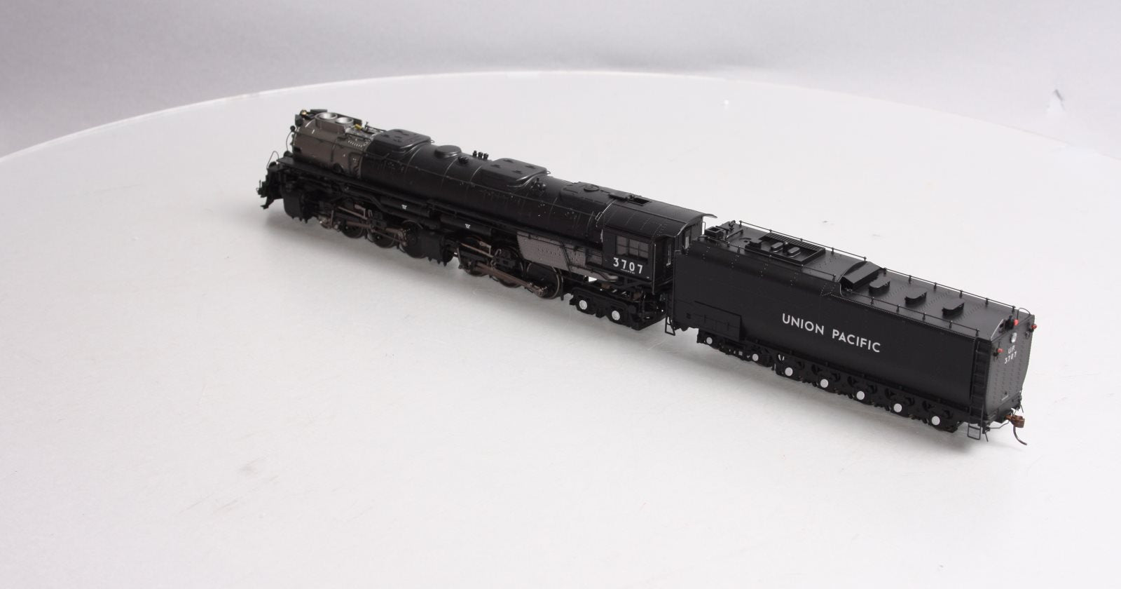Athearn G97223 HO UP Challenger 4-6-6-4 Steam Locomotive w/DCC & Sound #3707