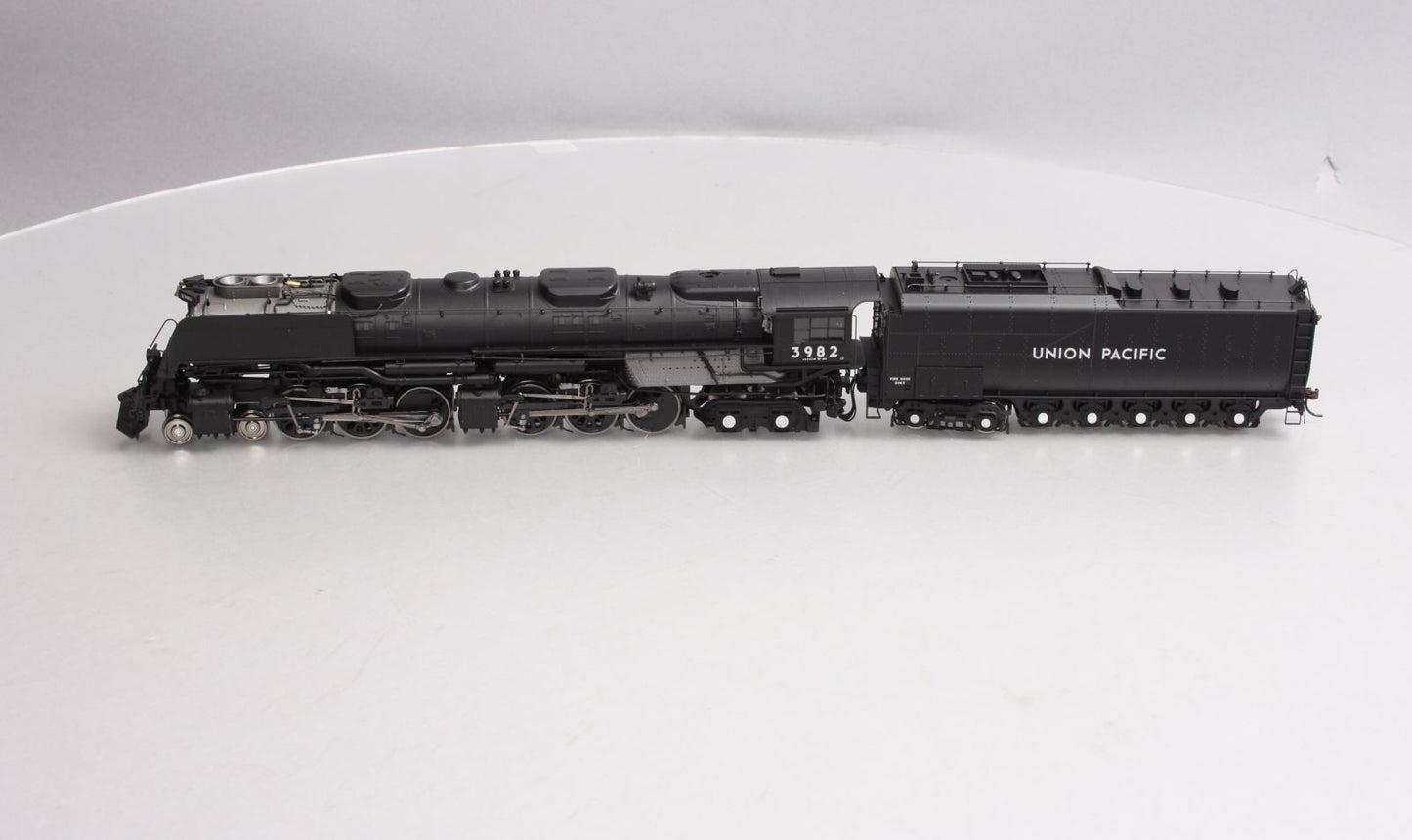 Athearn G97226 HO Scale UP 4-6-6-4 Steam Loco & Tender w/DCC/SND #3982