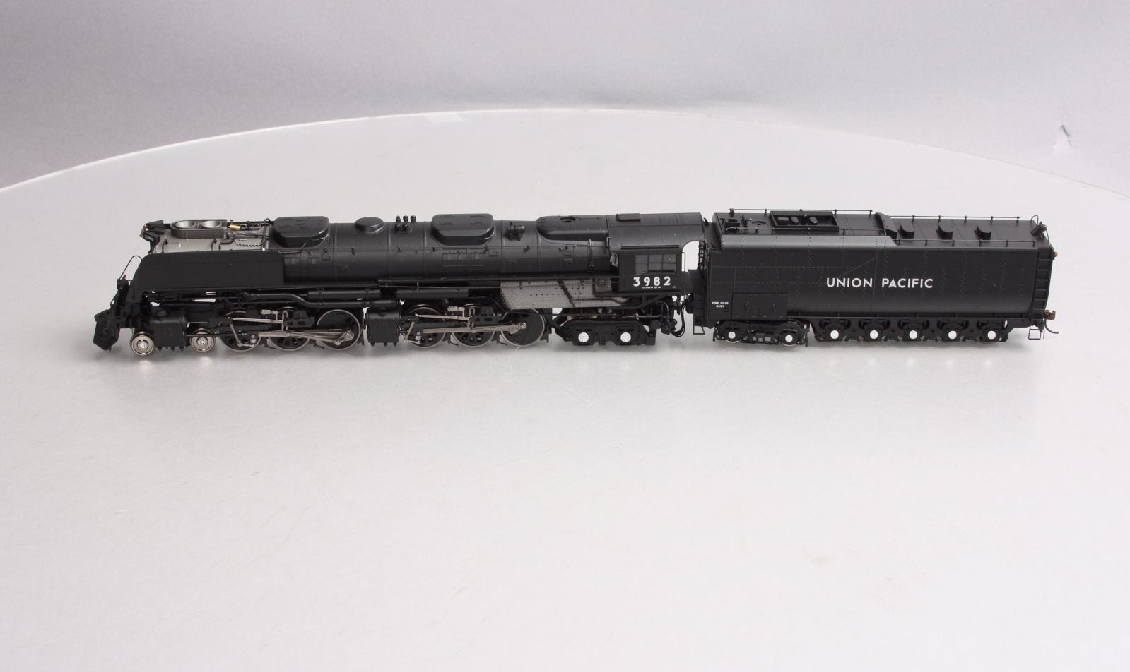 Athearn G97226 HO Scale UP 4-6-6-4 Steam Loco & Tender w/DCC/SND #3982