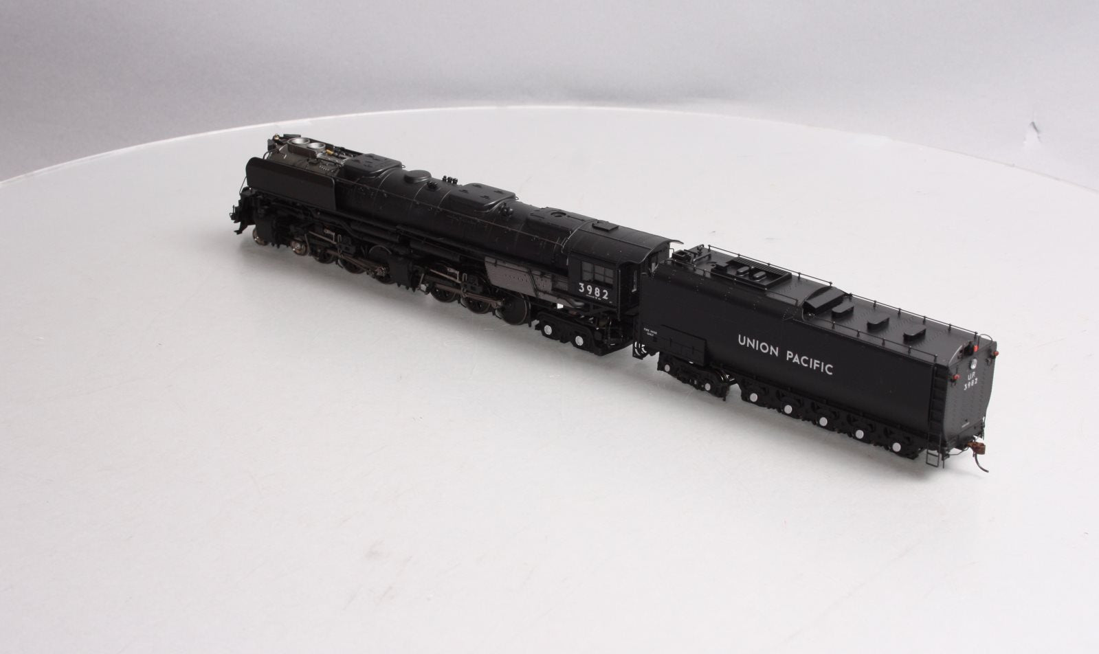 Athearn G97226 HO Scale UP 4-6-6-4 Steam Loco & Tender w/DCC/SND #3982