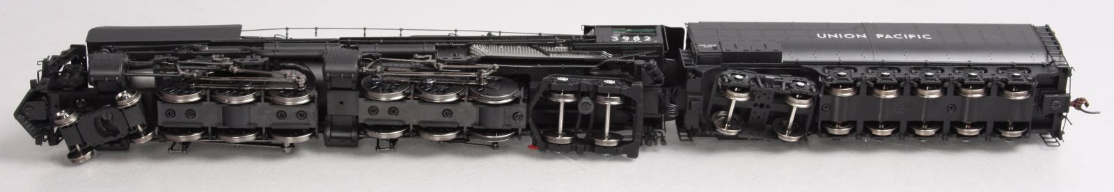 Athearn G97226 HO Scale UP 4-6-6-4 Steam Loco & Tender w/DCC/SND #3982
