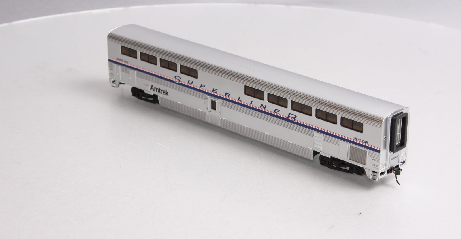 Walthers 920-12031 HO Amtrak 85' Pullman-Standard Superliner Diner Phase III